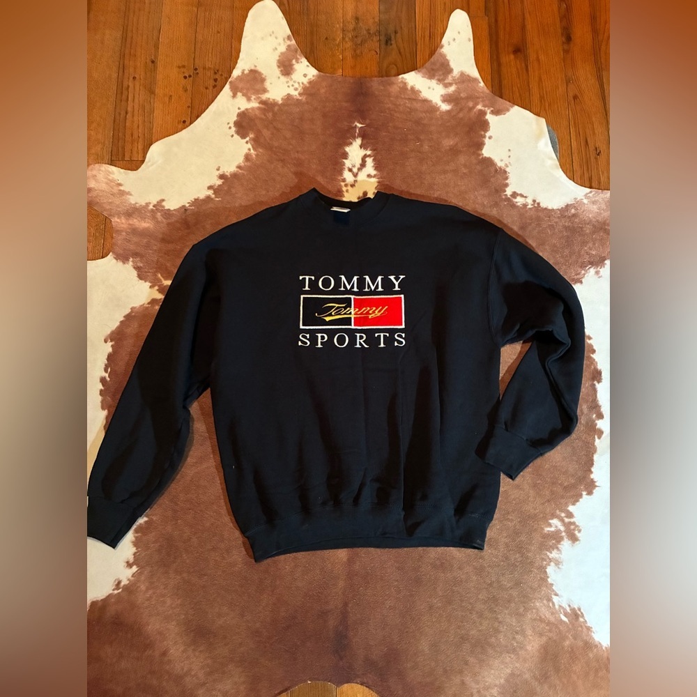 Tommy sports Vintage sweatshirt on Fruit of the loom sweater
Size XL